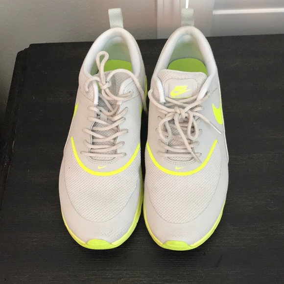 air max thea green womens